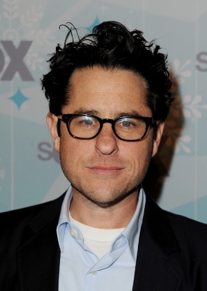 o-produtor-e-diretor-jjabrams-em-festa-do-canal-fox-em-pasadena-na-california-1112011-1297432266664_300x420