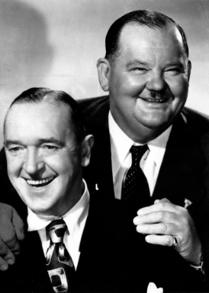 stan-laurel-esq-e-oliver-hardy-dir-conhecidos-como-o-gordo-e-o-magro-em-foto-de-arquivo-de-maio-de-1945-1364937174080_300x420